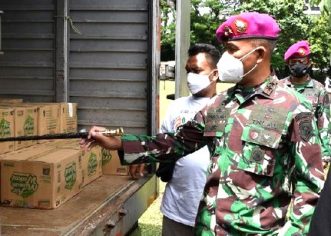 Korp Marinir Bantu Korban Banjir Karawang dan Bekasi