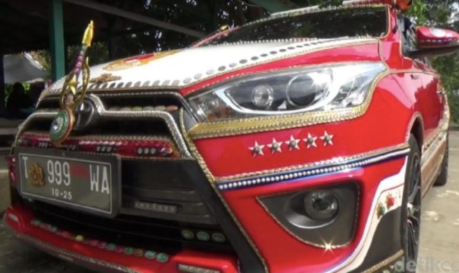 Mobil Berlapis Emas dan Berlian Milik Warga Subang Mendadak Viral