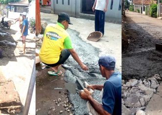 Warga RW 01 Jatiluhur ‘Gotong Royong’ Membuat Saluran dan Perbaiki Jalan Berlobang