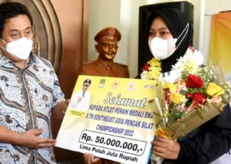 Pemkab Berikan “Penghargaan Atlet Pencak Silat Bekasi” di Ajang SEA 2022