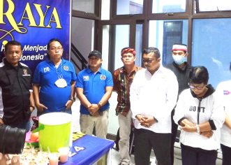 Giat Bukber dan Bagi Takjil PWI Bekasi Raya “Diwarnarnai Hujan Deras”