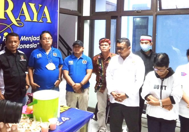 Giat Bukber dan Bagi Takjil PWI Bekasi Raya “Diwarnarnai Hujan Deras”