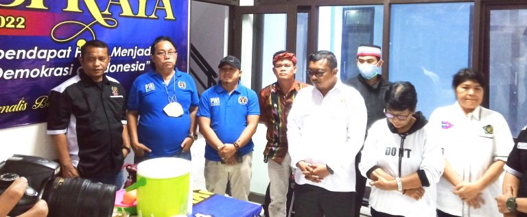 Giat Bukber dan Bagi Takjil PWI Bekasi Raya “Diwarnarnai Hujan Deras”