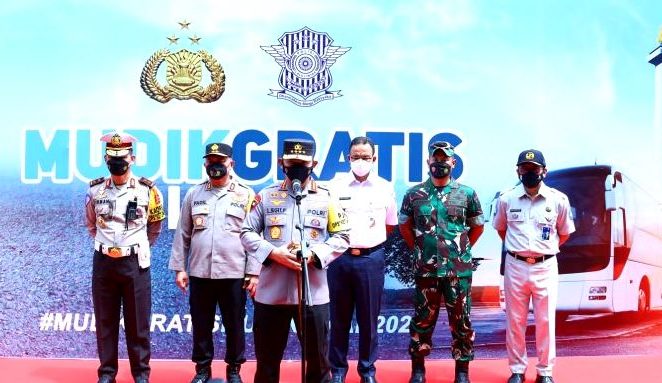 Kapolri “Lepas Masyarakat Mudik Gratis