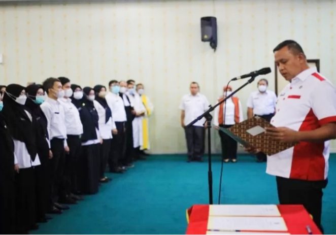 Plt Wali Kota Bekasi ‘Lantik’ 212 Pegawai Negeri Sipil