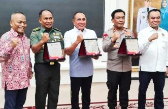 PWI Pusat ‘Berikan Penghargaan’ Kepada Gubsu, Kapoldasu dan Pangdam 1/BB