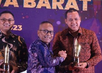 Plt Walikota Bekasi Terima Penghargaan ‘Pupuhu Pangamping’ di Acara Puncak Hari Pers Nasional (HPN) Jawa Barat 2023.