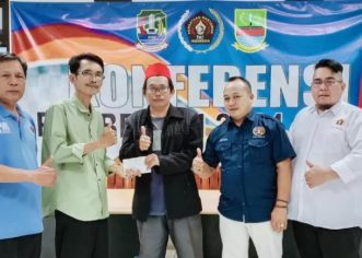 Ketua PWI Peduli ‘Serahkan Bantuan’ Kepada Anggota PWI Bekasi Raya