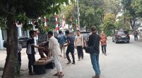 PWI Peduli Bekasi Raya, Bagikan Makan Siang Gratis