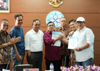 Plt Ilegal !, Disaksikan Ketua Dewan Pers, Ketum PWI Akhirnya Tandatangani Panitia Bersama Kongres