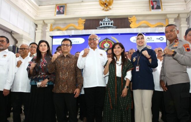 Menkomdigi Saksikan Pengukuhan PWI Persatuan, Tegaskan Dukung ‘Kebebasan Pers’