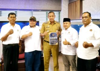 PWI Bekasi Raya ‘Serahkan Kajian dan Rekomendasi’ Tata Kelola TJSL/CSR kepada Wali Kota Bekasi