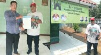 Kabid Kesra PWI Bekasi Raya Serahkan SK DKM Al Qolam Secara Simbolis
