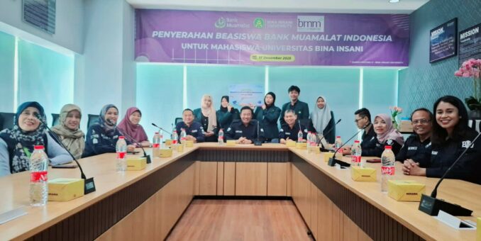 Sepuluh Mahasiswa Bina Insani University ‘Terima Beasiswa’ Dari Bank Muamalat Indonesia Cabang Kota Bekasi