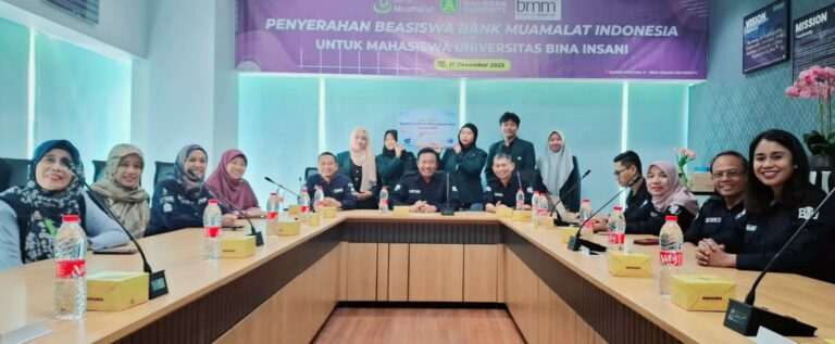Sepuluh Mahasiswa Bina Insani University ‘Terima Beasiswa’ Dari Bank Muamalat Indonesia Cabang Kota Bekasi